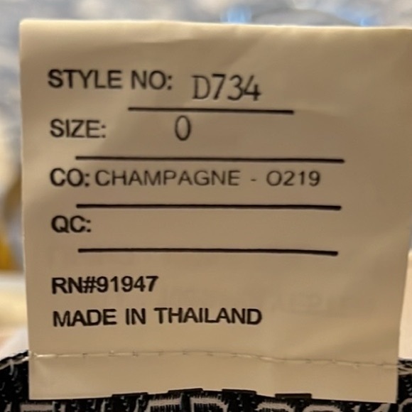 Alfred Sung Formal Trumpet Gown / Dress Sleeveless Back Bow in Champagne, Size 0 - Picture 15 of 17